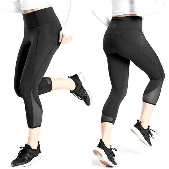 Athleta Pants - Athleta Lightning Stash Pocket Capri Athletic Compression Leggings / Black Sz S
